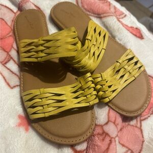 Universal Thread Mustard Woven Sandals